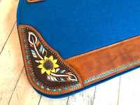 Tapis de selle Western Navajo en cuir de vachette véritable, motif aztèque, fleurs de tournesol et plumes, gravé et peint à la main, durable, pour l'équitation anglaise et la course de chevaux