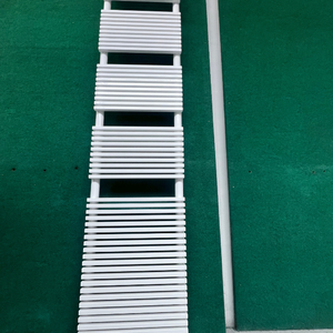 Radiateur à serviettes blanc moderne avec barres horizontales carrées, design élégant en forme d'échelle pour un chauffage efficace de la salle de bain et un séchage des serviettes - Product Image 5