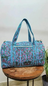 Sacs de voyage en coton matelassé à fleurs bleues indiennes Fermeture à glissière Grande capacité Durable Luxe Sport Week-end Voyage Femme - Product Image 4