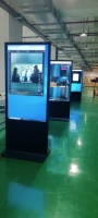 Écran interactif LCD tactile vertical sur pied de 43, 49, 55, 65 pouces pour la publicité et le marketing numérique