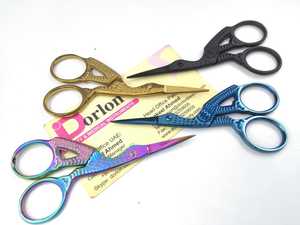 Ciseaux à cuticules pour le soin des ongles en acier inoxydable incurvé vintage de finition plasma pour manucure et nail art - Product Image 2