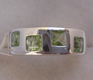 Anillo de Peridoto Natural para Mujer Shah Gems en Plata de Ley 925 para Regalos - Product Image 1