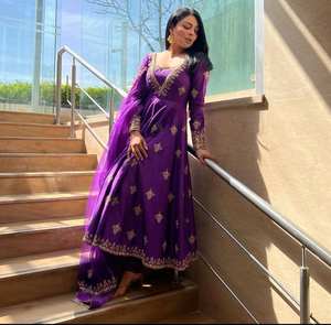 ชุดปาร์ตี้ดีไซน์เนอร์พร้อม Dupatta ที่มีลำดับงานพิมพ์ลาย - Product Image 5