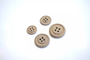 Botón de Resina Ecológico a Precio Económico, Botón Redondo de 15 mm, 4 Agujeros, a Base de Cáscara de Arroz, Biodegradable, para Empaquetar Camisas, Blusas y Prendas - Product Image 5