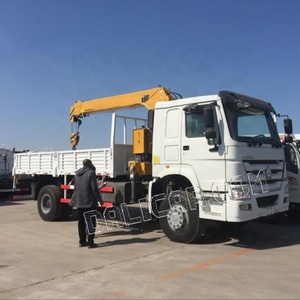 شاحنة هوو 4×2 مع رافعة 8 طن، رافعة <span class=keywords><strong>10</strong></span>-12 طن بذراع مستقيم وتلسكوبي - Product Image 3