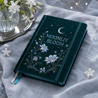 Carnet en velours LABON personnalisé A5 Moonlit Bloom, motif floral vert foncé, lignes pointillées, avec bande élastique, cadeau à marque privée