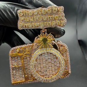 Pendentif Moissanite pour photographe avec plaque de texte personnalisée, taille ronde, en argent 925 plaqué or, bijoux fins, pendentifs et breloques - Product Image 1