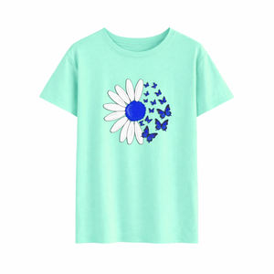 T-shirt graphique rose personnalisé pour femme, imprimé marguerite et papillon, en coton décontracté - Product Image 2