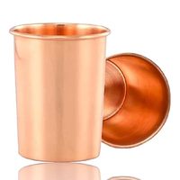 Verre à eau en cuivre fait à la main avec texture naturelle idéal pour les cuisines de style ferme et les besoins esthétiques intérieurs traditionnels