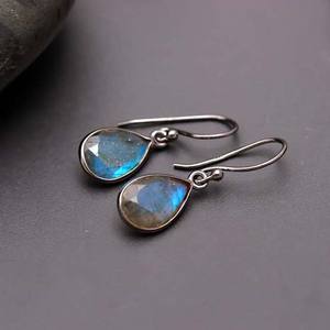 Nouveauté : Boucles d'oreilles en pierre labradorite, sertie de laiton vintage, unisexe, certifiées IGI, bouddhistes, Surgyan Saini, mariage - Product Image 4