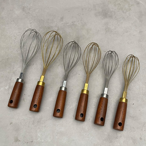 Batteur à œufs en acier inoxydable <span class=keywords><strong>EB08</strong></span> avec manche en bois Fouet à crème manuel pour la cuisine domestique Utilisation de la pâtisserie - Product Image 2