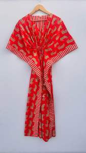 Vestido Mini Kaftan Floral Indio de Algodón, Cintura Natural, Hecho a Mano, Cuello en V, Ropa de Dormir para Mamás - Product Image 3