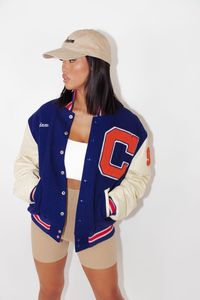 เสื้อแจ็คเก็ตวาร์ซิตี้ผู้หญิง Chenille Logos แบบกำหนดเอง พร้อมป้าย Chenille ตัวอักษรแบบกำหนดเอง เสื้อแจ็คเก็ต Letterman สตรีทแวร์แบบกำหนดเอง เสื้อแจ็คเก็ตวิทยาลัยสำหรับฤดูหนาว - Product Image 2