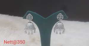 Conjunto de joyería de pendientes de latón de diseñador para mujer Estilo de lujo con diamantes americanos brillantes para bodas y ocasiones - Product Image 6