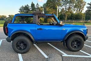 Bronco Wildtrak 2022 ~12 000 milles, EcoBoost V6, 4 roues motrices, Pack Sasquatch, Prise en charge par le concessionnaire - Product Image 3