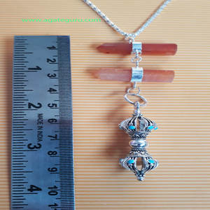 Collier long pendentif en cristal de pierres précieuses de style religieux avec pierres de quartz Vajra en métal - Product Image 1