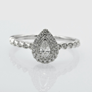 Anillo de Diamantes CZ con Corte de Pera de Lujo para Mujer, Chapado en Oro Blanco, Anillo de Compromiso, Boda, Novia - Product Image 1
