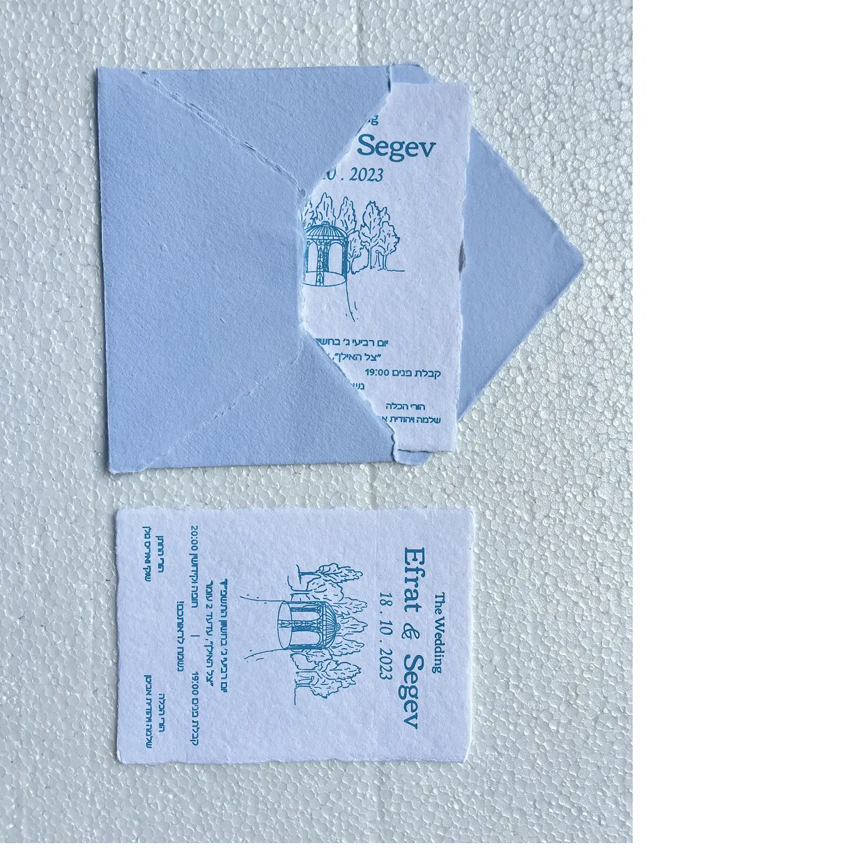 5*7インチのサイズのエンボス加工とシルクスクリーン印刷を備えたカスタムメイドのデッキエッジ綿手作り紙ウェディングカード