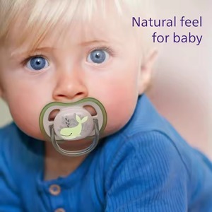 Philips Avent Ultra Soother - 4 chupetes de bebé ligeros y transpirables para bebés de 6 a 18 meses, sin BPA con esterilizador SCF085/66 - Product Image 2