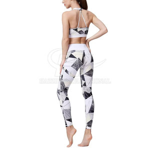 Ensemble de yoga pour femmes, style tendance, respirant, avec logo sur le devant, haute qualité, ensemble 2 pièces, faible MOQ, vente directe d'usine - Product Image 2