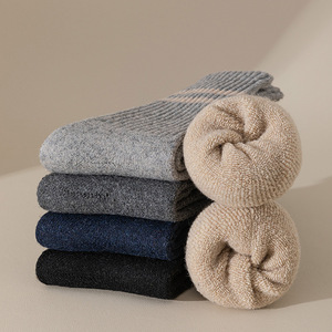 Chaussettes de serviette en coton doublé polaire de haute qualité pour hommes Chaussettes de sport d'hiver en laine épaisse à motif décontracté avec logo - Product Image 4