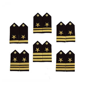 กระเป๋าสะพายไหล่แบบแข็งเครื่องแบบ2025สีดำทอง - Product Image 1