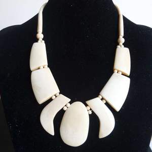 สร้อยคอเครื่องรางเรซินที่มีน้ำหนักเบาสำหรับสวมใส่ทุกวัน - Product Image 3