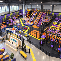 Grand trampoline commercial pour aire de jeux intérieure avec toboggan de course, piscine à balles, parcours ninja, mur d'escalade et fosse à mousse pour FEC clé en main