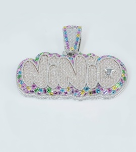 Pendentif en diamant élégant de meilleure qualité pour les femmes vêtements quotidiens et événements spéciaux disponibles à des prix abordables - Product Image 1