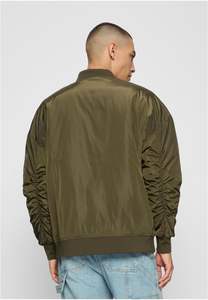 Blouson aviateur décontracté 100% coton lavé et écologique pour hommes, vêtements d'extérieur élégants en vert olive fabriqués par Huzaifa Products - Product Image 3