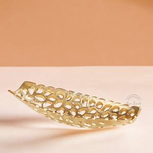 Plateau décoratif en laiton en forme de feuille pour les fruits secs et les collations Design élégant pour la table à manger Style durable et artisanal - Product Image 4