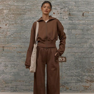 ชุดวอร์มลำลองสำหรับผู้หญิง สไตล์สตรีทแวร์ ชุดออกกำลังกาย ออกแบบมาเพื่อความสบาย ใช้ได้ทุกวัน สำหรับไลฟ์สไตล์แอธเลติกสมัยใหม่ - Product Image 1