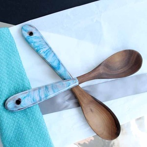 Cuillère en résine artisanale fabriquée à partir de résine époxy de qualité alimentaire pour la cuisine, avec une construction durable, idéale pour la maison - Product Image 3