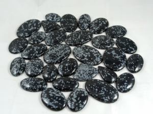 Pierre précieuse d'obsidienne en forme de flocon de neige naturelle pour la fabrication de bijoux, taille parfaite pour pendentif, pierres précieuses en vrac - Product Image 2