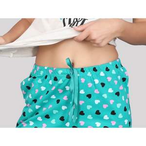 Ensemble de pyjama vert pour femmes Evolve, pantalon capri et haut en coton super doux avec 2 poches latérales, tissu tissé, commande minimum 5 pièces - Product Image 1