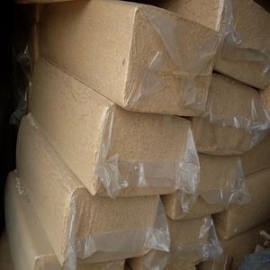 ขี้เลื่อยไม้สนคุณภาพสูง 100% จากธรรมชาติ ใช้เป็นวัสดุปูพื้นสำหรับสัตว์ ผลิตภัณฑ์จากขยะทางการเกษตร บรรจุในห่อขนาด 20 กก. - Product Image 2