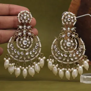 Ultimo Designer indiano all'ingrosso gioielli di jhumka Kundan orecchini nuove collezioni per le donne alla moda orecchini collezione 2024