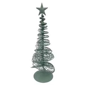 Arbre de Noël décoratif de table fait à la main en fer et en bois avec base carrée en bois de couleur rouge pour la décoration de Noël - Product Image 5