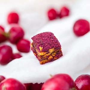 Délice turc de premier choix avec canneberges et pistaches – Lokum premium, texture moelleuse, bonbon gourmand, emballage en vrac - Product Image 1