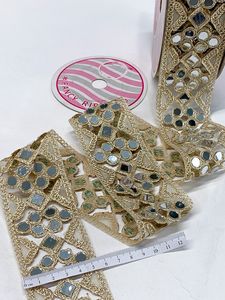 Fleurs sur mesure brodées dans des façons de couleur or et des conceptions de travail en miroir à des fins diverses dans différentes tailles - Product Image 2