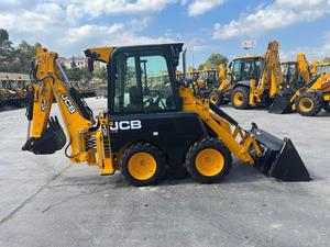 Mini Cargadora Frontal JCB 1CX Diésel de 49 HP con Capacidad de 4262 kg, Capacidad de Carga de 600 kg, Sistema Hidráulico de 100 L/min y Alto Momento de Carga - Product Image 4