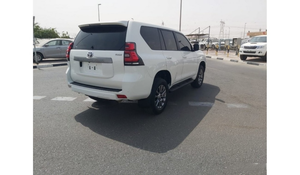 รถยนต์แลนด์ครุยเซอร์ ปราโด ปี 2018 เครื่องยนต์เทอร์โบ ขับเคลื่อนสี่ล้อ เบาะหนัง ขนาดยาง R20 พวงมาลัยซ้าย หลังคาอลูมิเนียมอัลลอยด์ มือสอง สภาพดี - Product Image 4