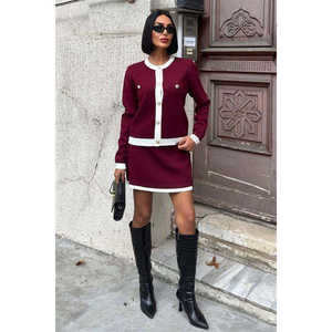 Conjunto de Falda de Lana con Botones Dorados 10222 con Detalle a Rayas para un Estilo Elegante - Product Image 5