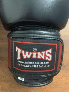 Professional Custom Premium-Quality Twin Hook Loop Boxing Gloves Hand Grips Genuine Leather Custom Logo Colors KickBoxing Gloves - Product Image 5