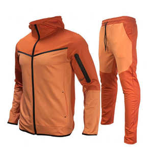 Survêtement en polyester pour hommes, tissu durable, évacuation de l'humidité, coupe confortable OEM ODM, vêtements de sport personnalisés en gros directement à l'usine - Product Image 5