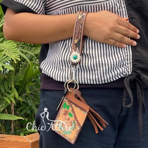 พวงกุญแจส่วนบุคคลของขวัญที่ทันสมัยทำด้วยมือสุดสร้างสรรค์ทำจากหนังคุณภาพสูงสำหรับผู้หญิงพร้อมโลหะ - Product Image 1