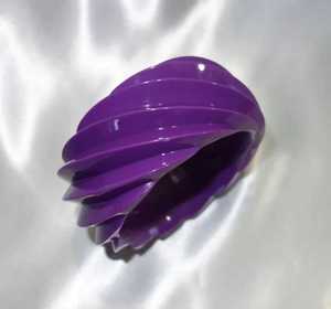 Brazalete de Resina con Púas Moradas, Moderno y Elegante, Diseño Unisex de Alta Calidad, Acrílico, para Mujer - Product Image 5