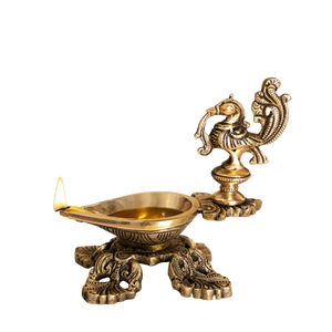 Achat en vrac impérial traditionnel laiton conception paon mèche à huile Diya conception ethnique fait à la main mèche à huile incurvée Antique lampe Deepak - Product Image 1