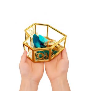 การออกแบบกล่องเครื่องประดับแก้วสีทองสะท้อนให้เห็นถึงความมุ่งมั่นในการออกแบบความเป็นเลิศทำให้เหมาะสำหรับบ้านเครื่องประดับ - Product Image 4