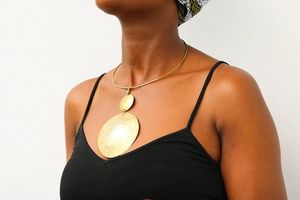Collier en laiton fait à la main de haute qualité pour femmes et filles plaqué or avec une belle finition pour les mariages et les fêtes - Product Image 3